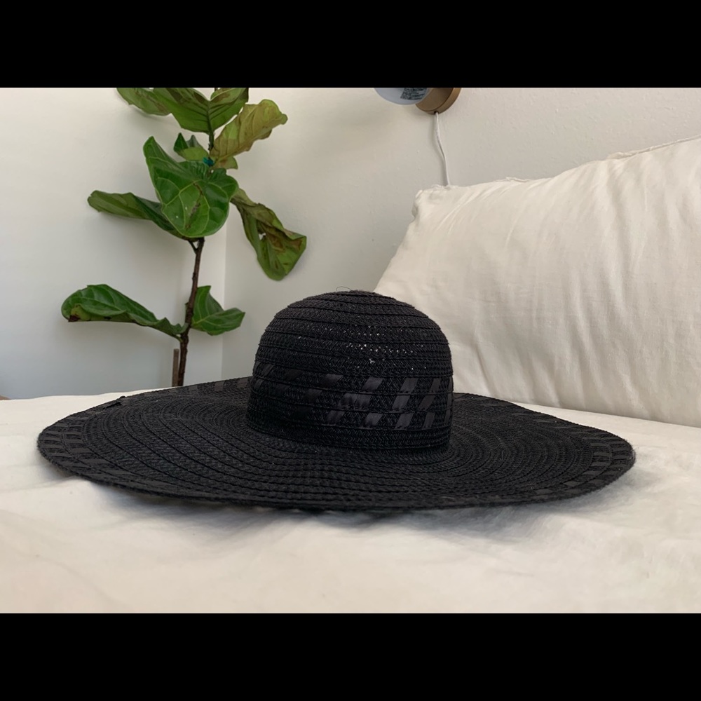 Floppy black sun hat